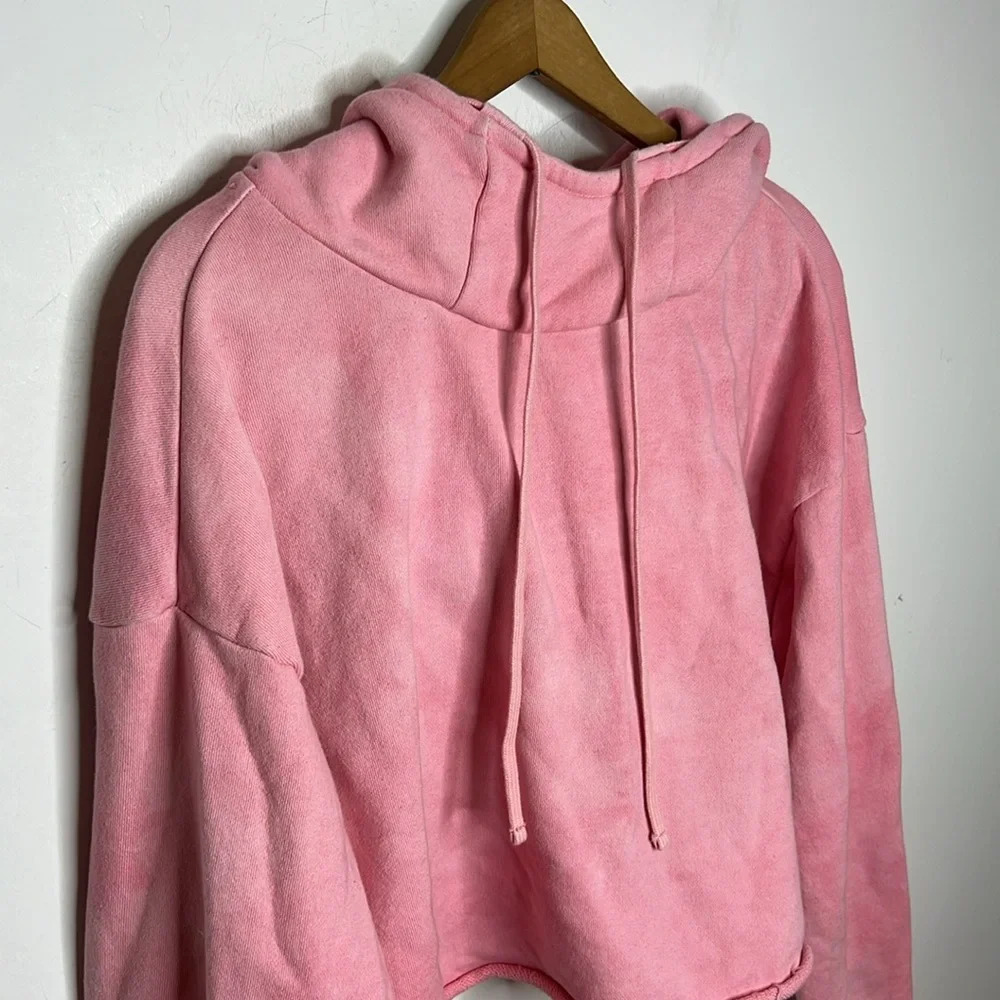 Alice + Olivia Nikki Cropped Hoodie Sweatshirt Pink Raw Hem Pullover L - Picture 4 of 12